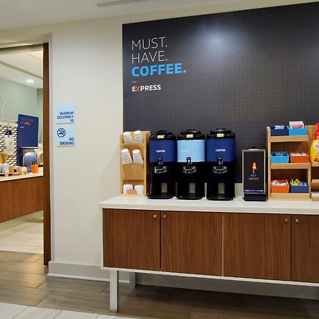 Holiday Inn Express Morgantown By Ihg Екстериор снимка